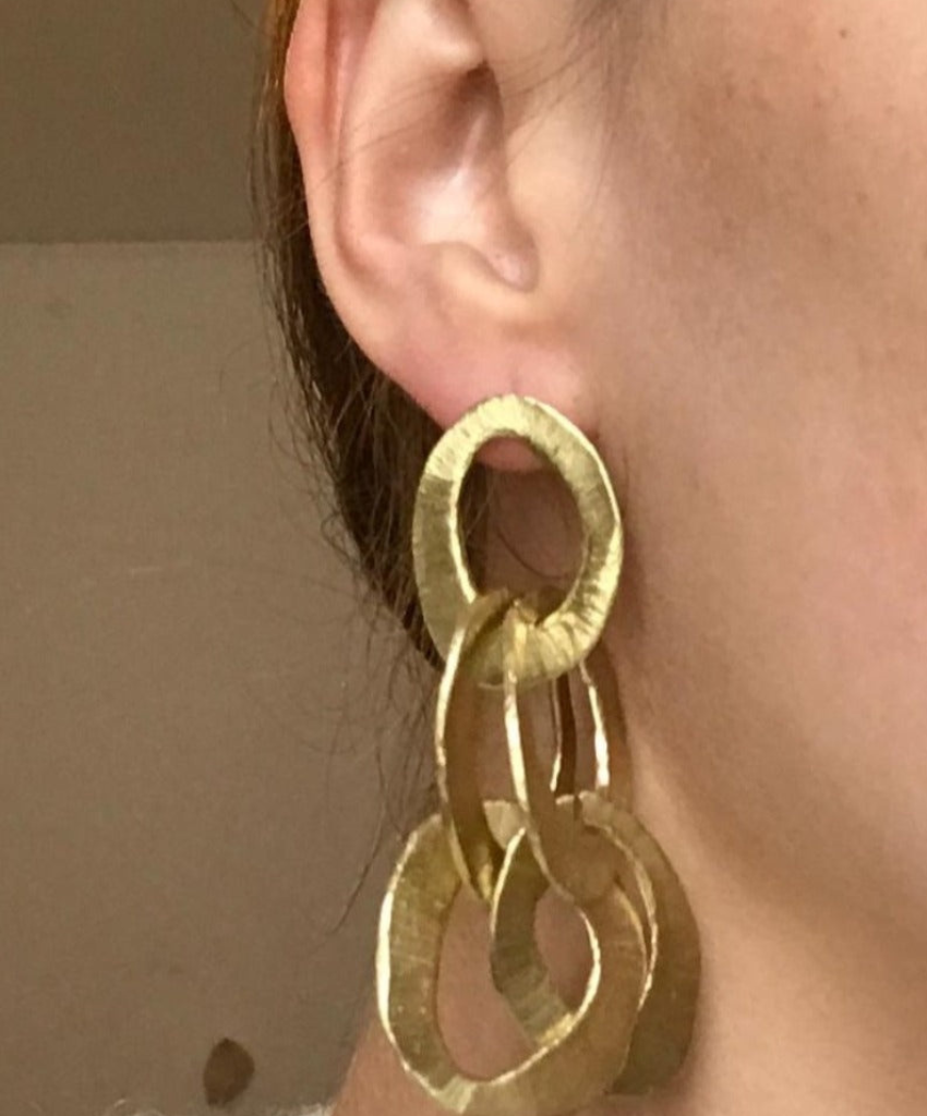 boucle d'oreille geology 5 anneaux portée