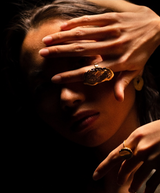 Geology ring worn by Xiao Yi Liu