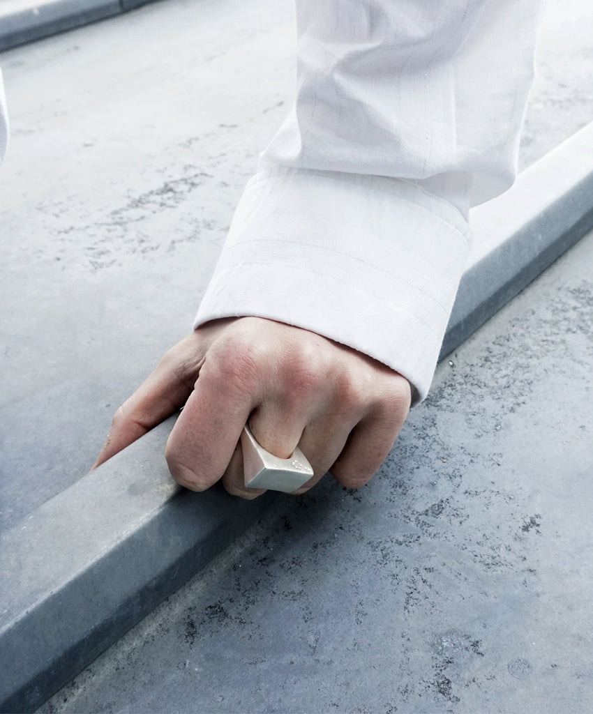 Bague CHEVALIERE homme - De Maarse Paris, le bijou d'artiste qui vous rend unique