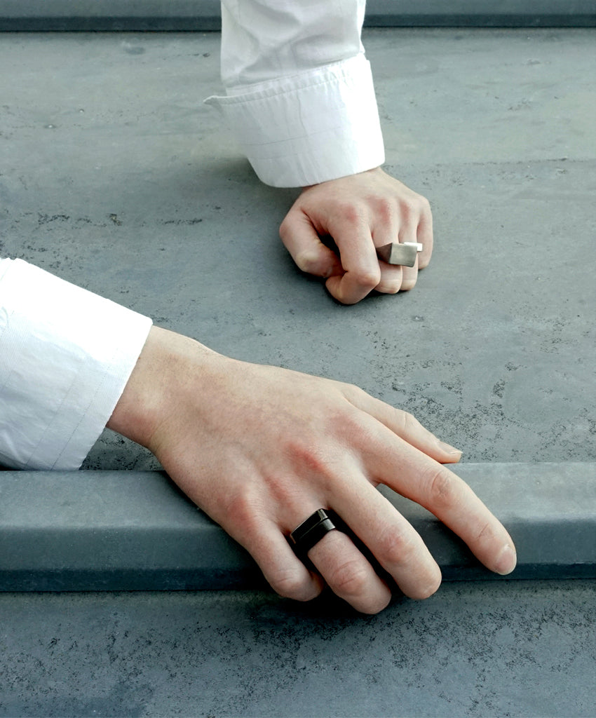 Bague SQUARE fine homme - De Maarse Paris, le bijou d'artiste qui vous rend unique
